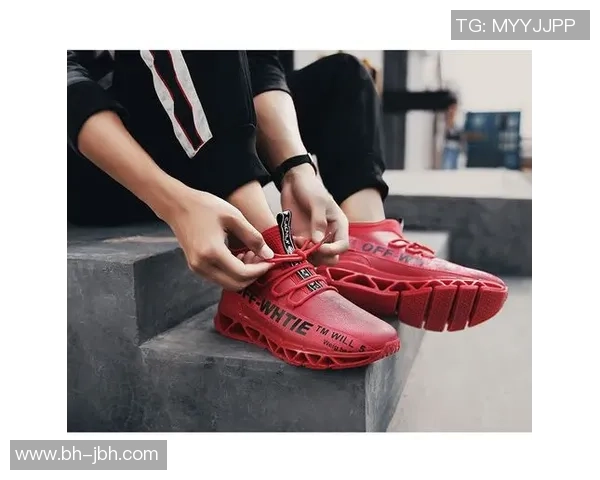 章若楠联名款足球球星印花T恤 打造潮流运动风格时尚新选择